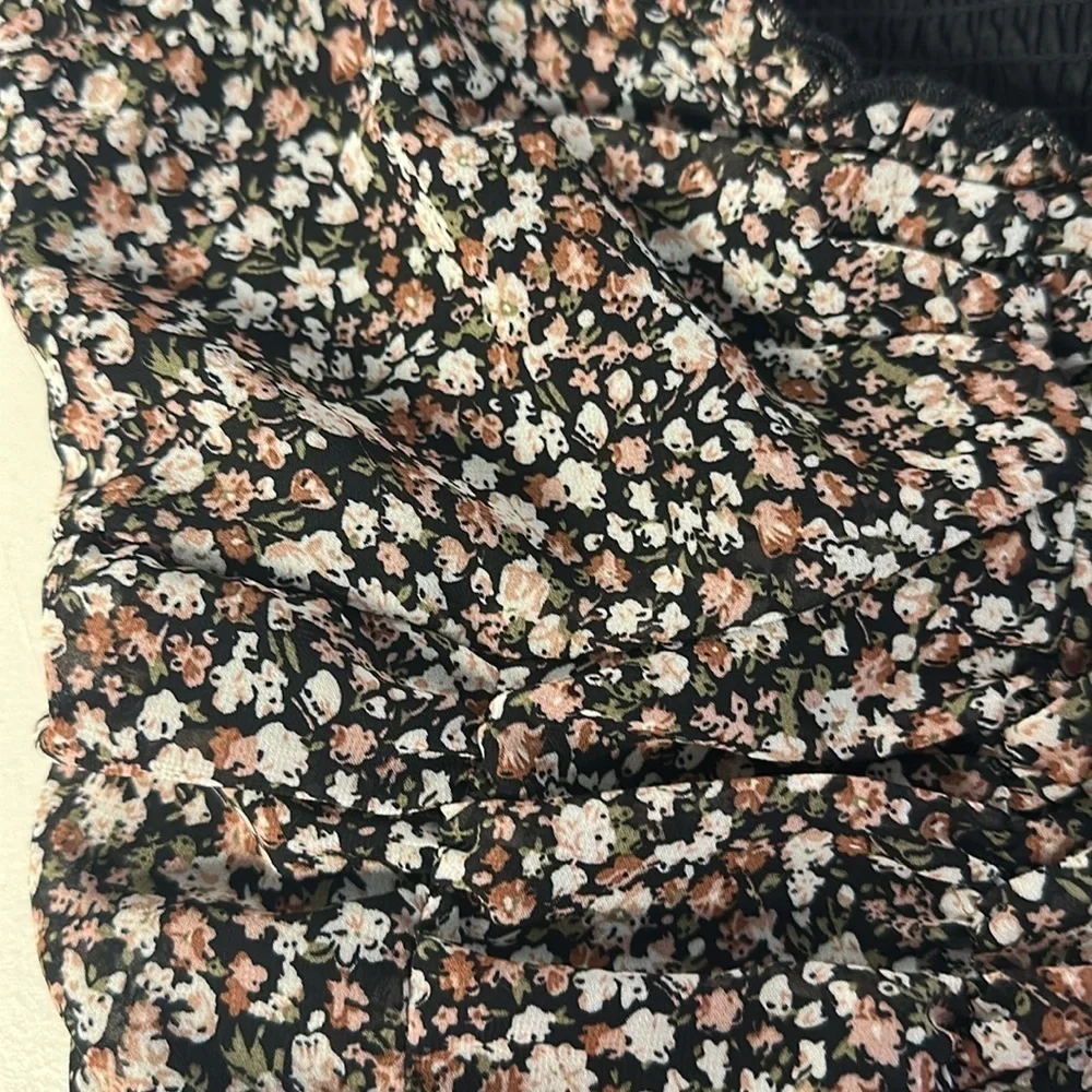 ASTR The Label Floral Ruched Sweetheart Neck Crop Top